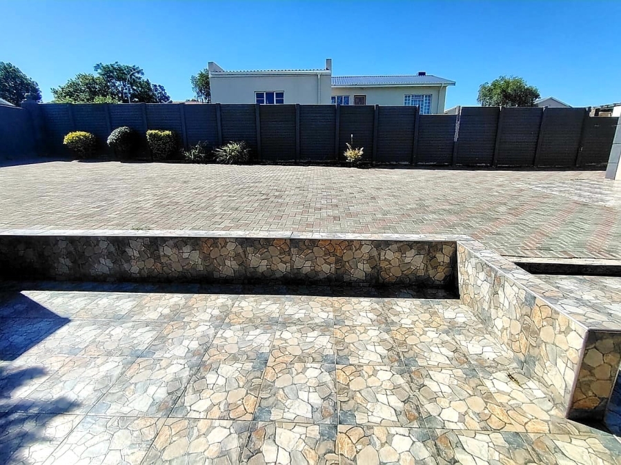 4 Bedroom Property for Sale in West Bank Eastern Cape